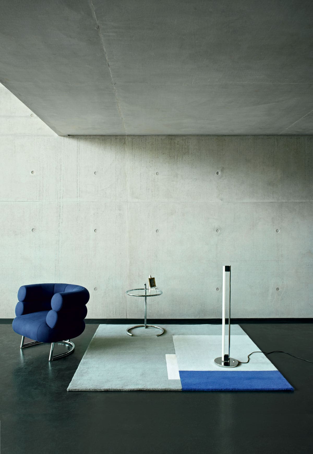 classicon-eileen-gray-adjustable-table-e1027-helder-chroom-005