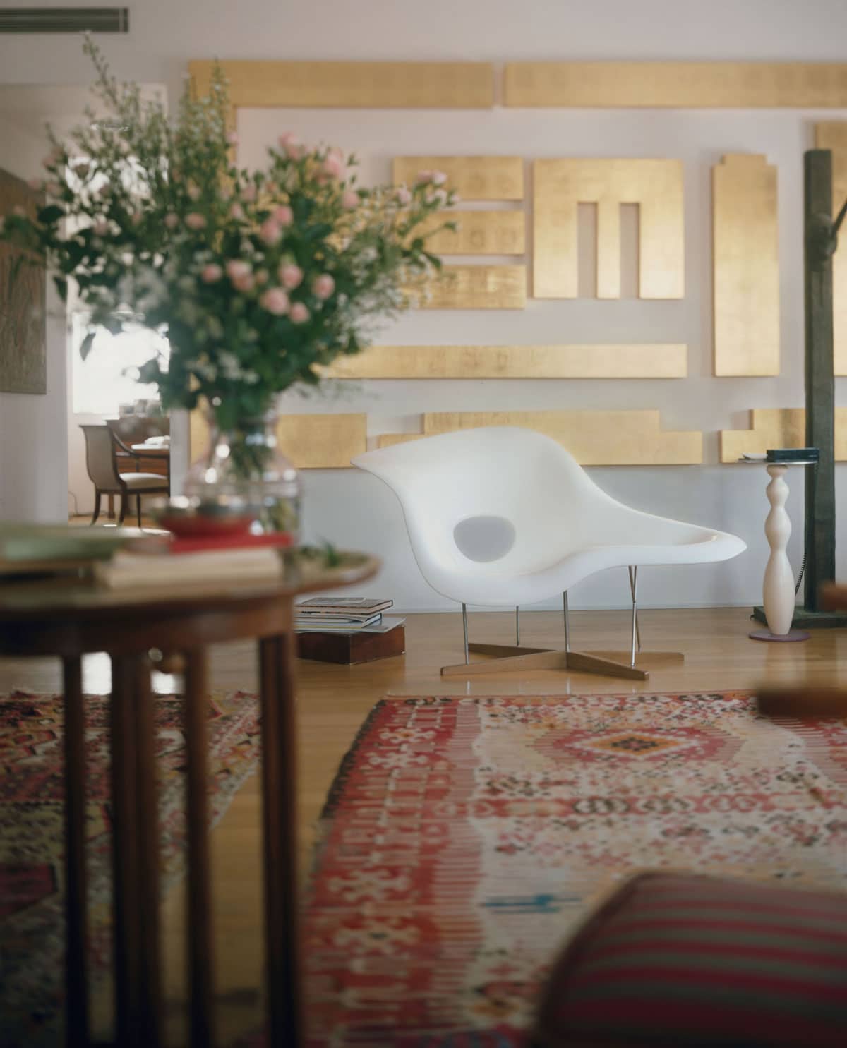 vitra-charles-ray-eames-la-chaise-002