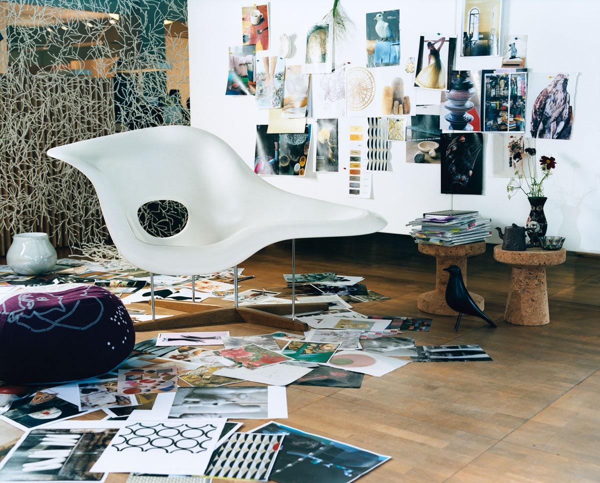 vitra-charles-ray-eames-la-chaise-003