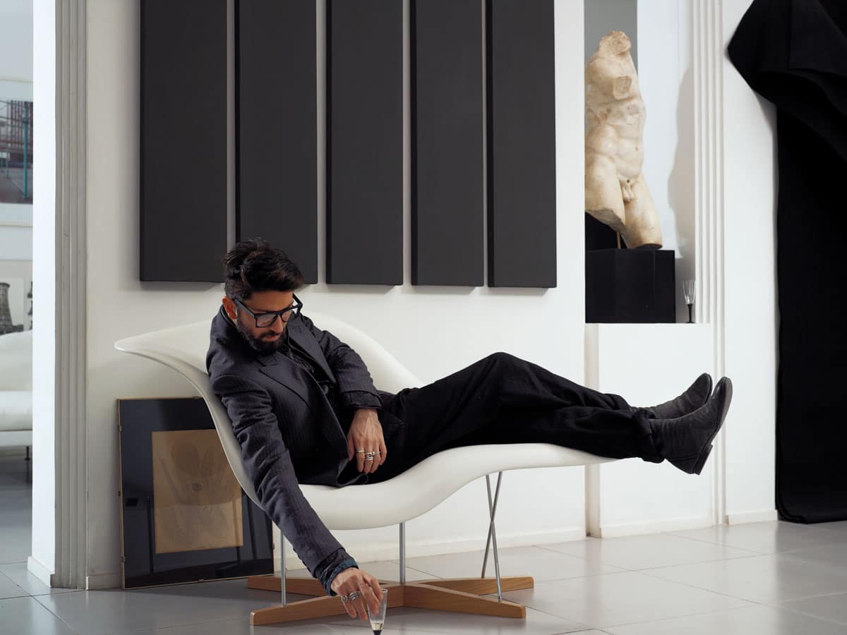 vitra-charles-ray-eames-la-chaise-005