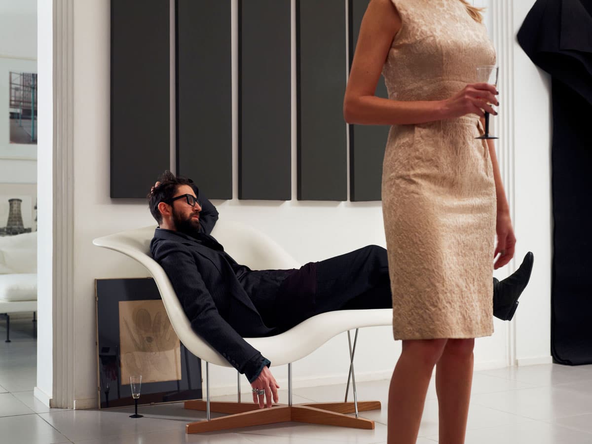 vitra-charles-ray-eames-la-chaise-006