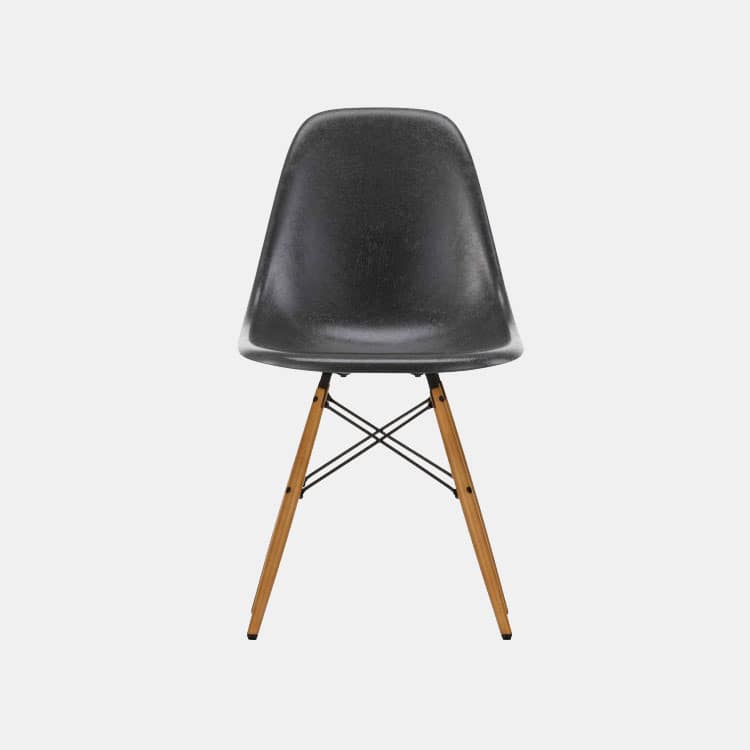 vitra-charles-ray-eames-fiberglass-side-chair-dsw-eames-elephant-hide-grey-golden-maple-001shop