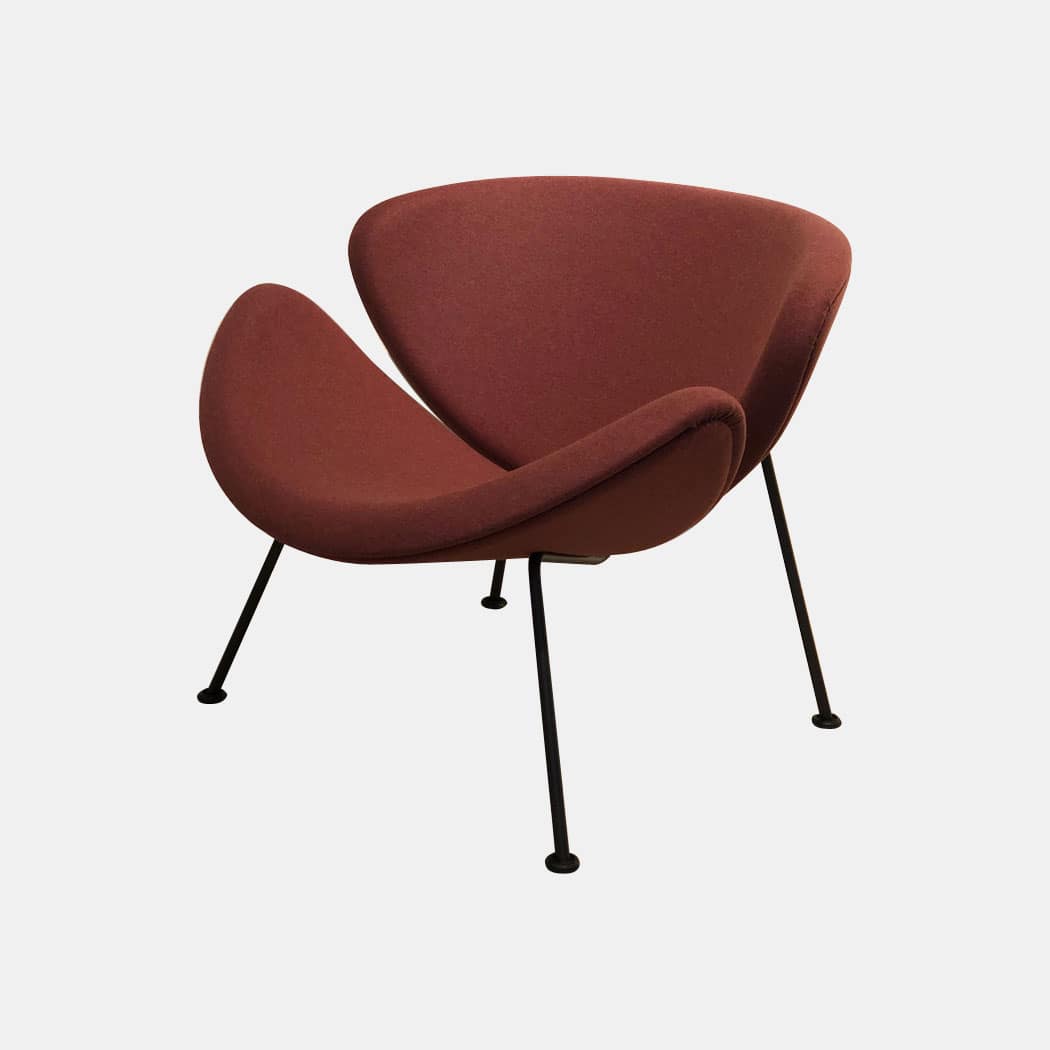 artifort-pierre-paulin-f437-orange-slice-artifort-lana-582-bordeaux-zwart-001shop