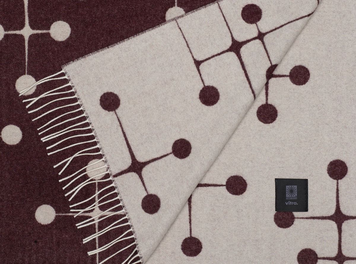 vitra-charles-ray-eames-wool-blanket-bordeaux-003