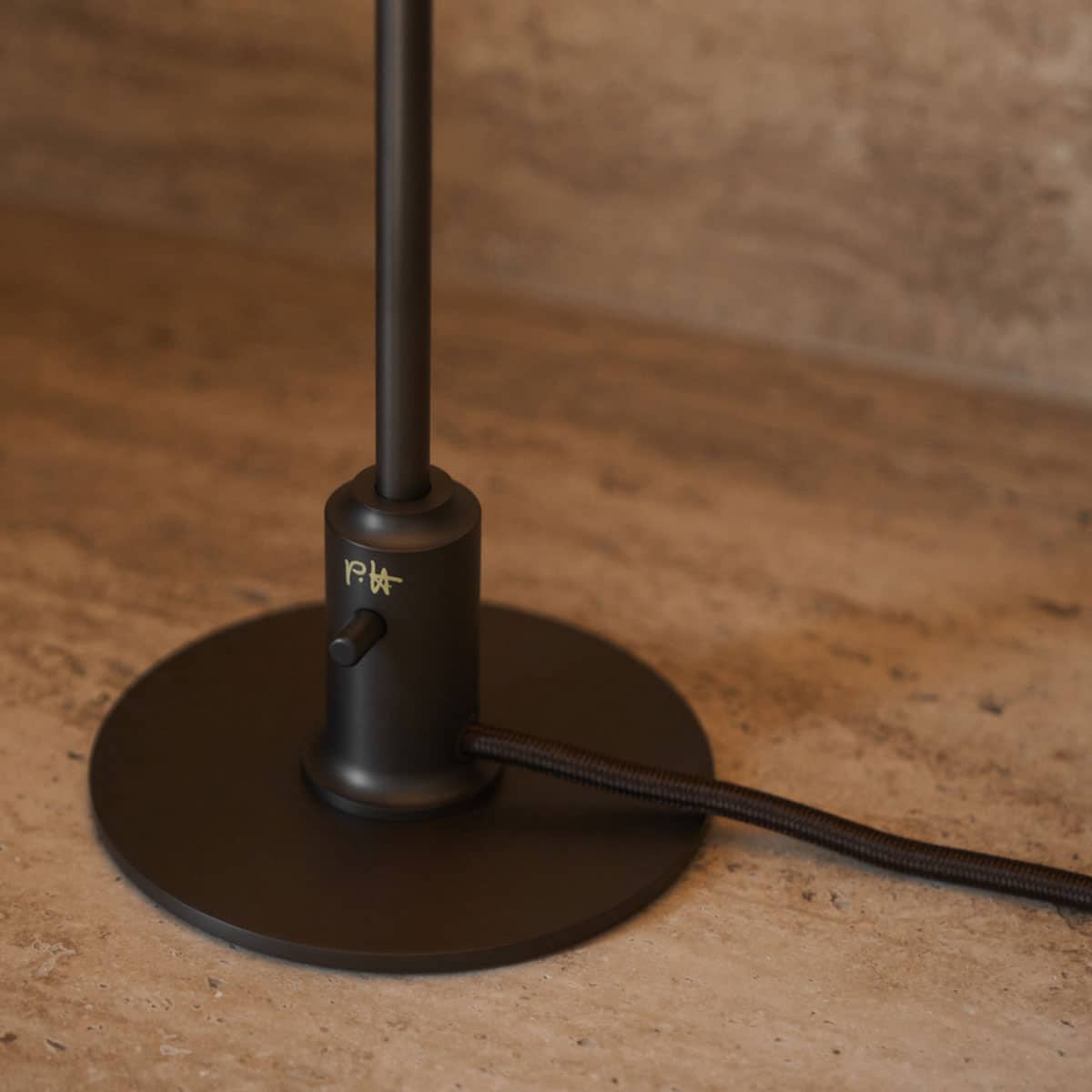 louis-poulsen-poul-henningsen-ph-2-1-table-opaalglas-dusty-terracotta-messing-gebronsd-006