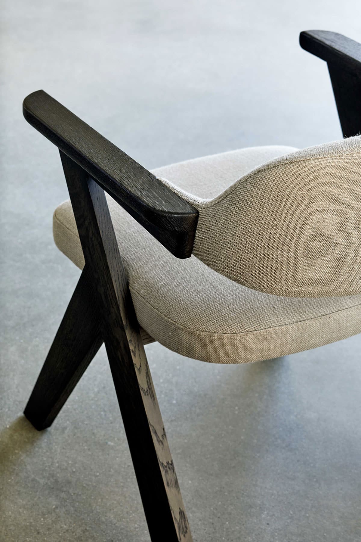 more-cagdas-sarikaya-yan-armchair-004