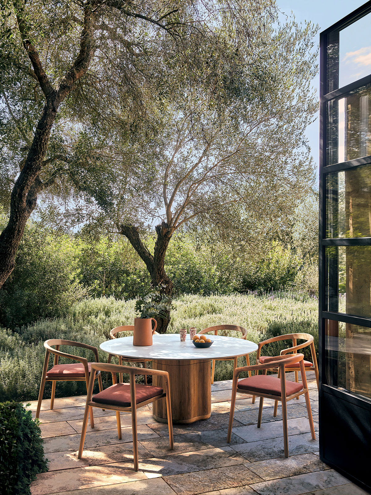 manutti-brent-de-meulenaere-ogado-dining-round-table-148-ceramic-005