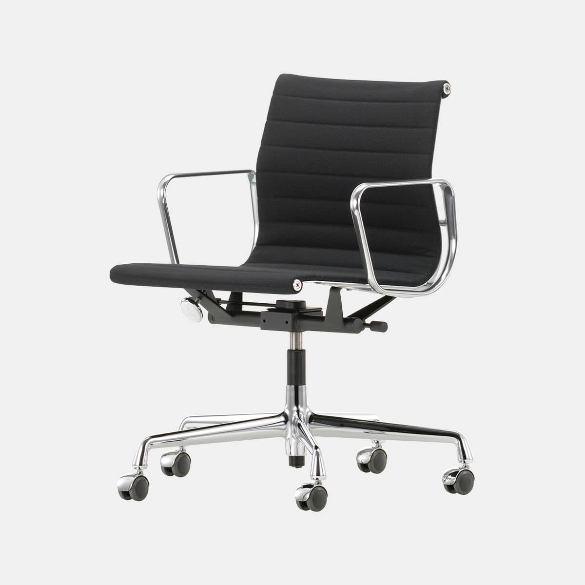 vitra-charles-ray-eames-aluminium-chair-ea-118-leder-premium-nero-chroom-001shop