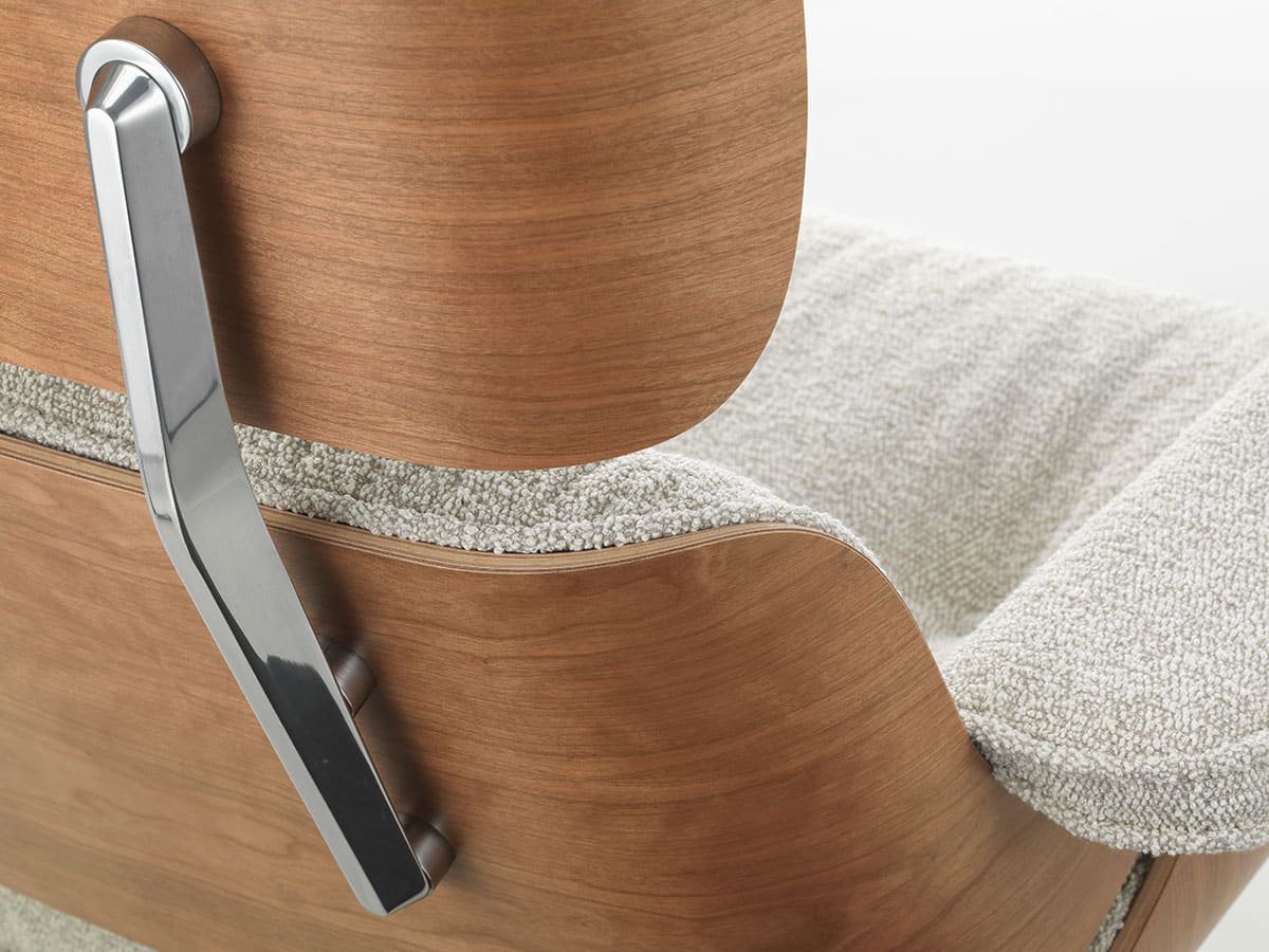 vitra-charles-ray-eames-lounge-chair-ottoman-walnoot-wit-nubia-ivory-perle-aluminium-gepolijst-005