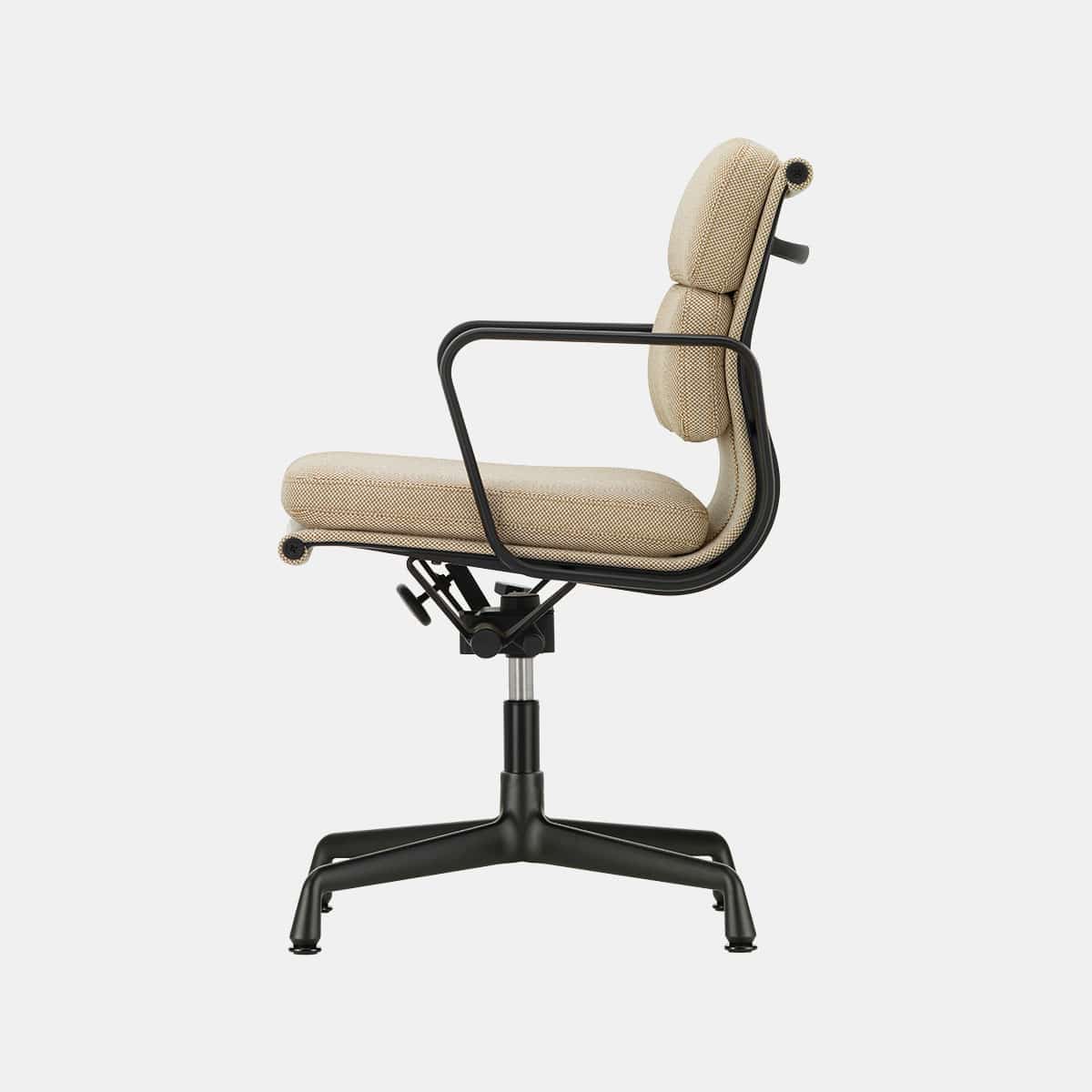 vitra-charles-ray-eames-soft-pad-chair-ea-231-diepzwart-002shop