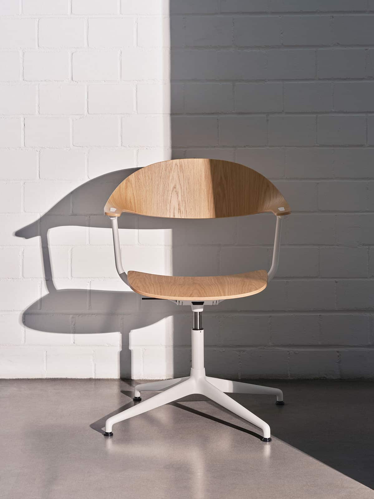 vitra-erwan-bouroullec-mynt-eiken-naturel-aluminium-soft-light-001